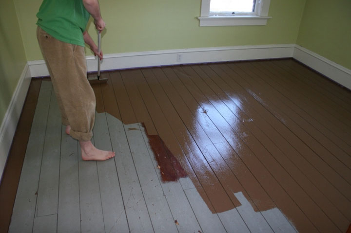 Как покрасить деревянный пол